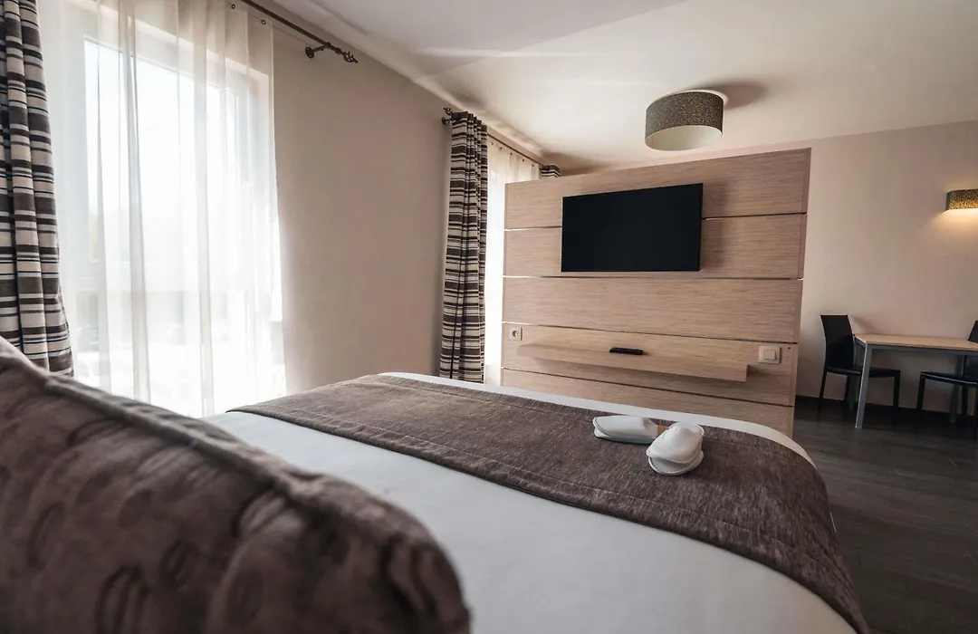 Aero44 Hotel Charleroi Airport-1